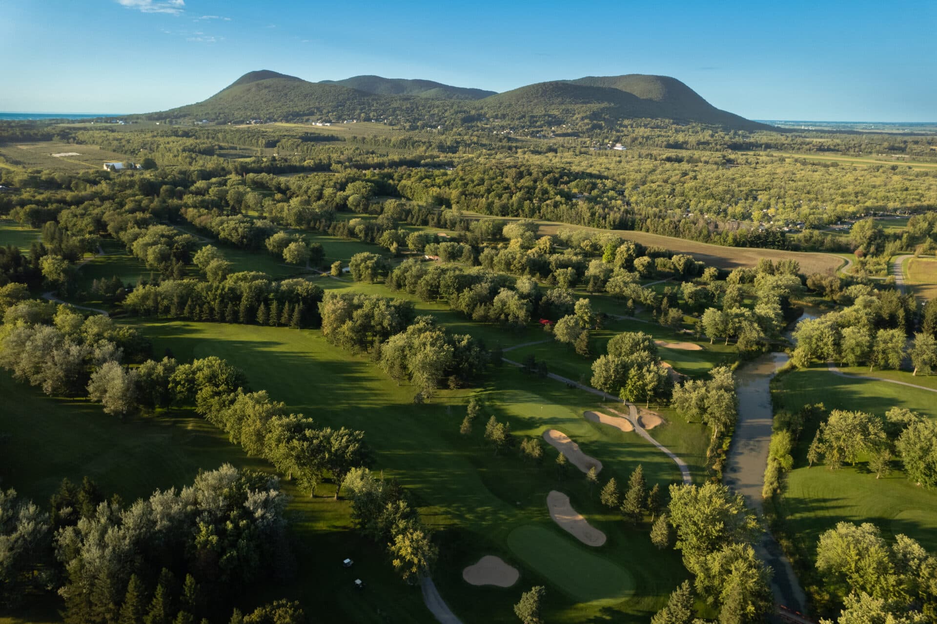 Vue du parcours de Rouville (Golf de), à Saint-Jean-Baptiste.